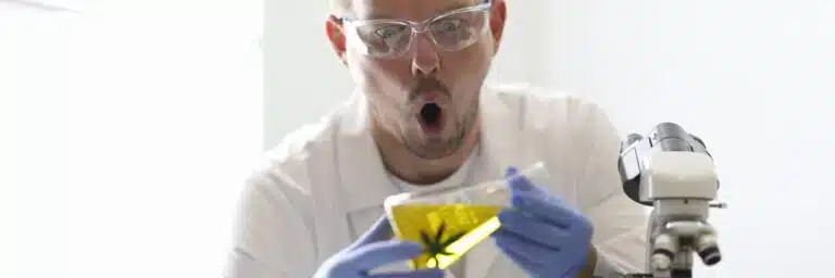 145084534 male laboratory technician loo 768x256.jpeg